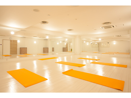 ホットヨガラウンジ LooP 栄NOVA【ループ】